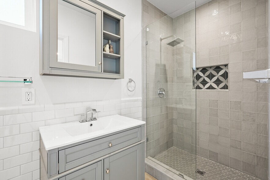 More Photos Of 617 Westmount Dr, West Hollywood Apartments For Sale