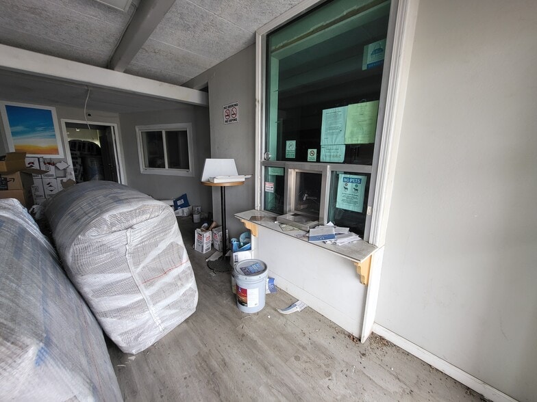 More Photos Of 7350 N Hanley Rd, Hazelwood Hotel For Sale