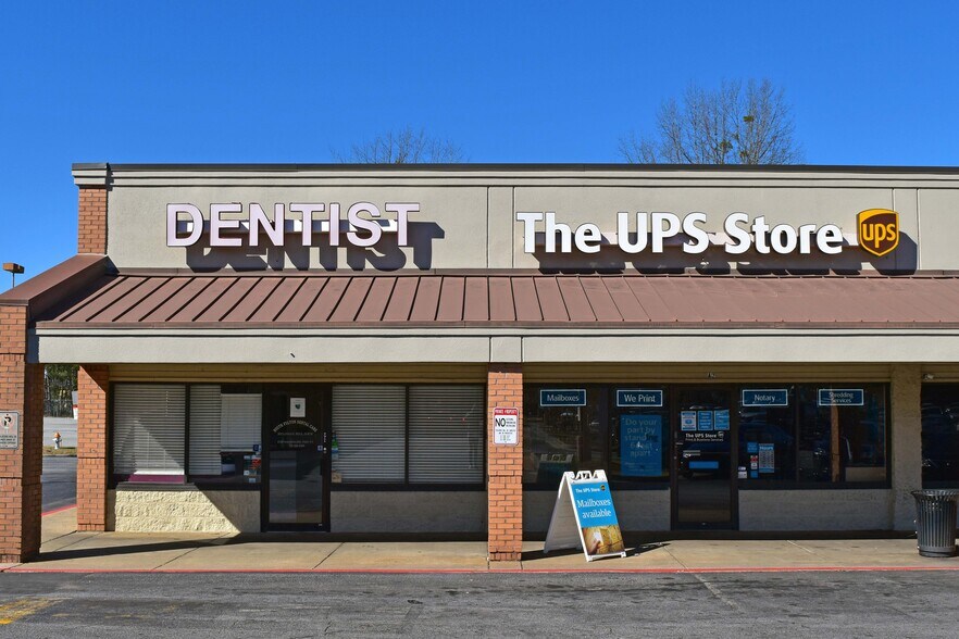 More Photos Of 4550 Jonesboro Rd, Union City Freestanding For Lease