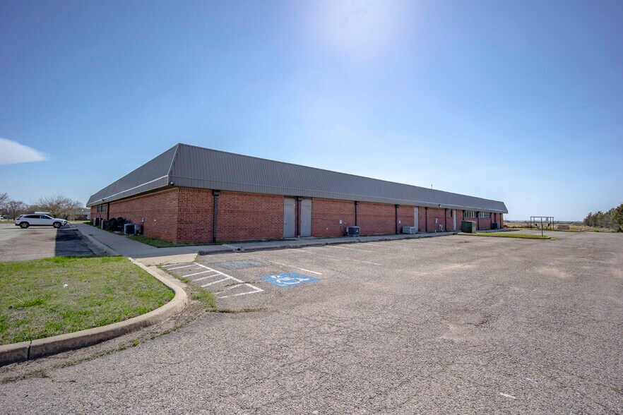 More Photos Of 1400 N Kennedy Ave, Shawnee Office For Sale