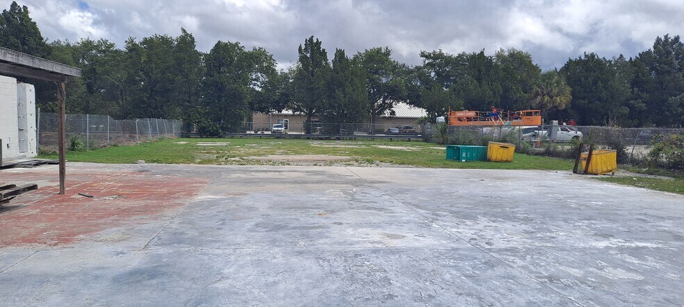 More Photos Of 4339 8th Ave S, Saint Petersburg Warehouse For Lease