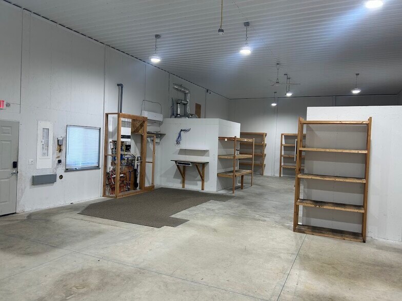 More Photos Of 1622 S Williams Ln, Spokane Light Distribution For Lease