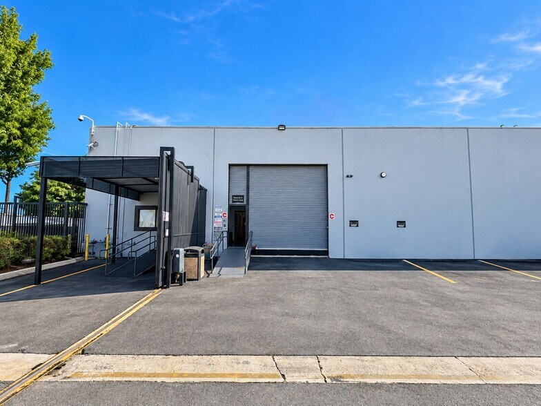 More Photos Of 9419 Mason Ave, Chatsworth Manufacturing For Lease