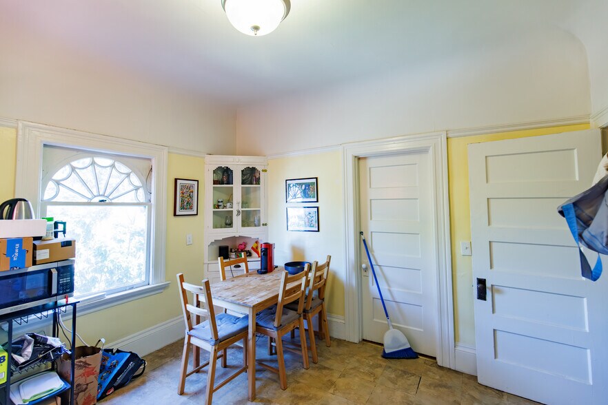 More Photos Of 667 10th St, Oakland Apartments For Sale