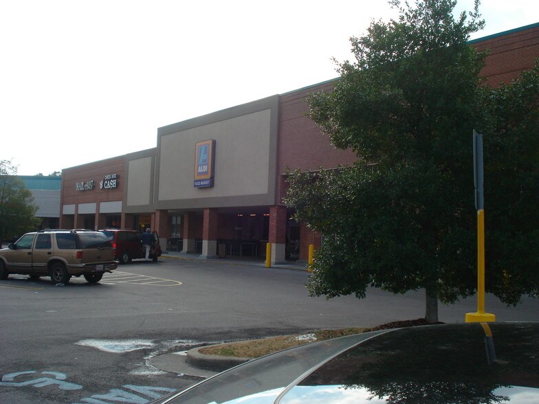 More Photos Of 700-726 Academy Dr, Bessemer Freestanding For Lease