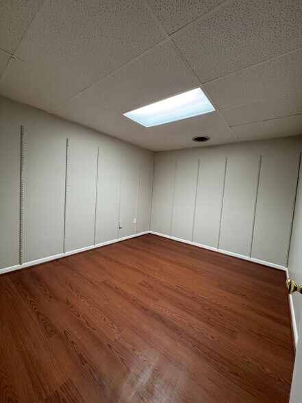 More Photos Of 311 Maple Ave W, Vienna Medical For Lease