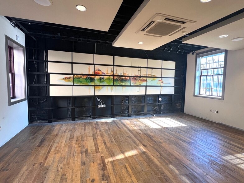 More Photos Of 1111 34th St NW, Washington Office For Lease