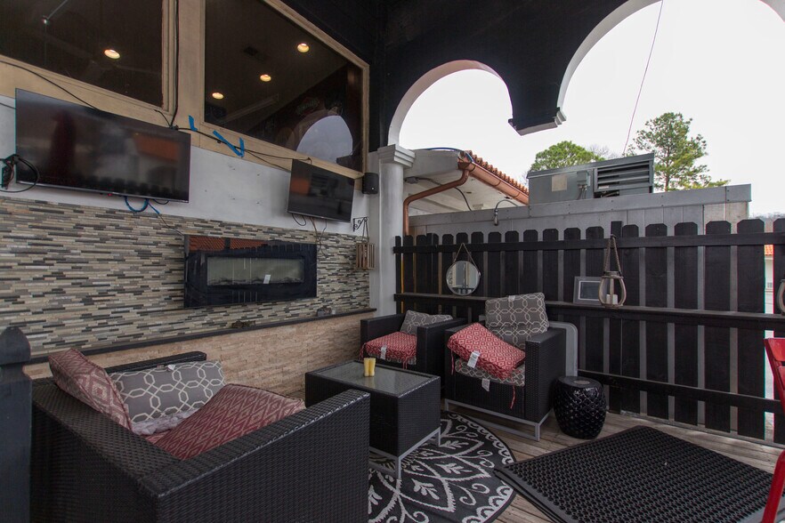 More Photos Of 11505 S Memorial Pky, Huntsville Storefront For Sale