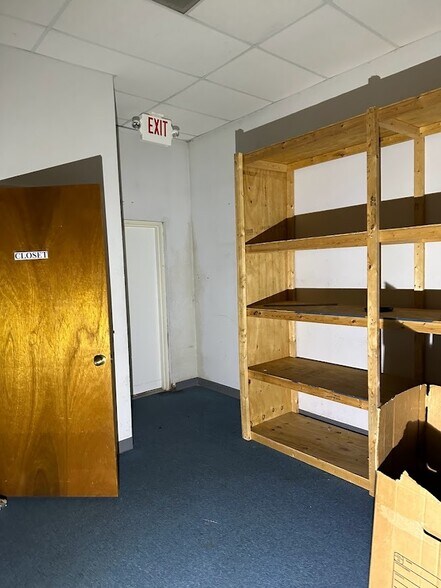 More Photos Of 821 NE 36th Terrace, Ocala Department Store For Lease