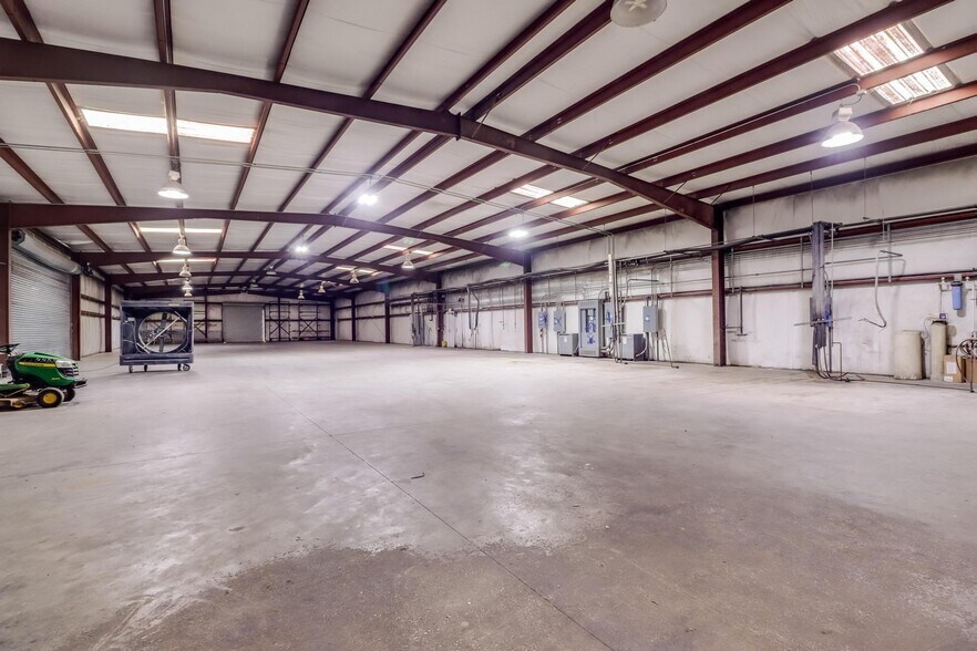 More Photos Of 21051 Coastal Pky, Gulfport Industrial For Sale