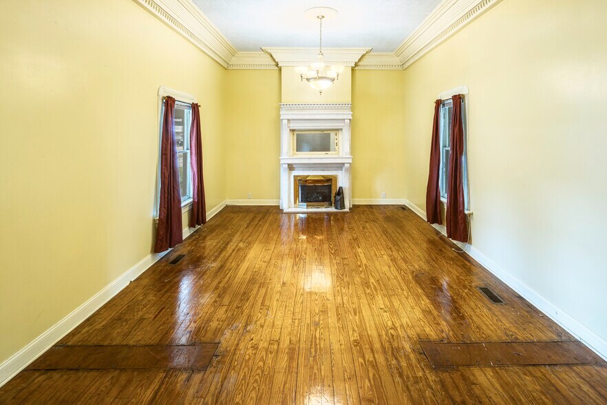 More Photos Of 290 E King Ave, Kingsland Office For Sale