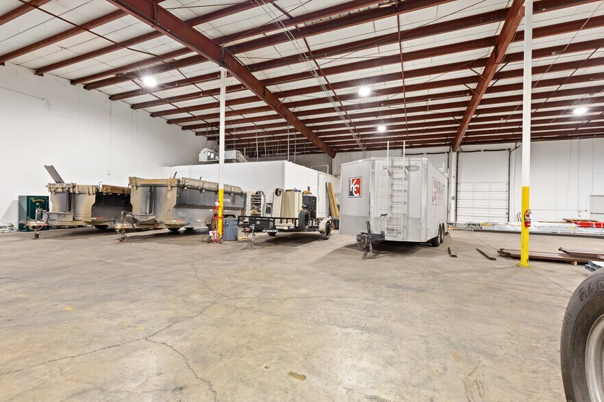 More Photos Of 812-814 Blue Mound Rd, Saginaw Warehouse For Lease