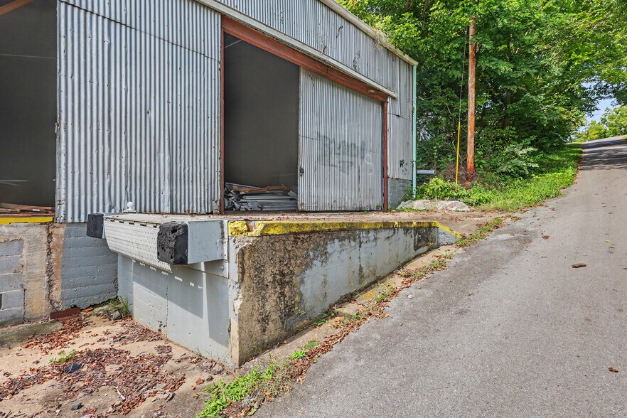 More Photos Of 237 Loretta St, Greeneville Industrial For Sale