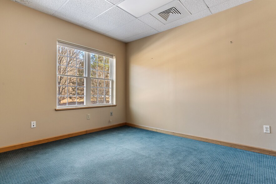 More Photos Of 128 Litchfield Rd, New Milford Medical For Sale