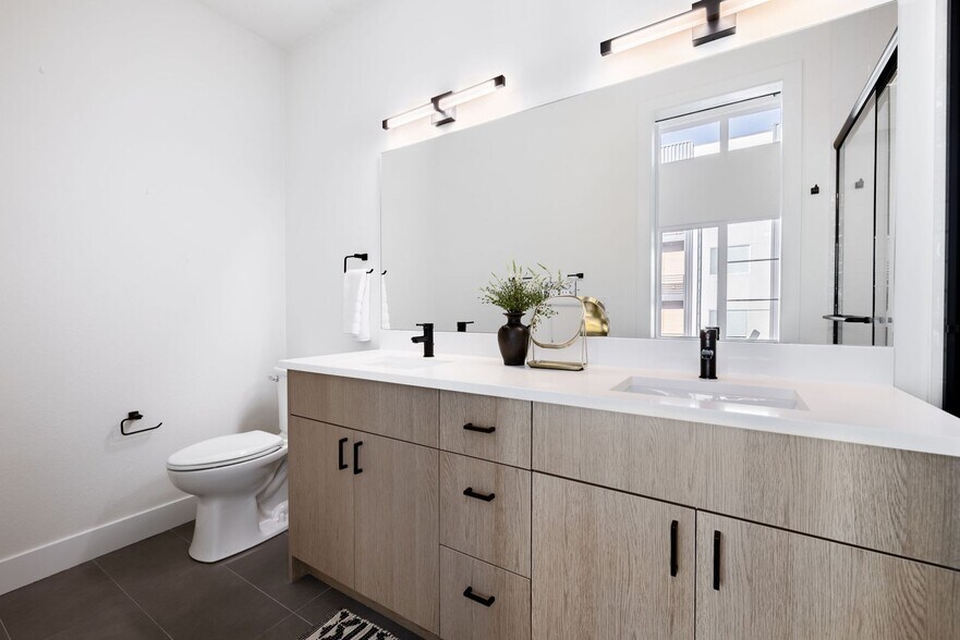 More Photos Of 2900 W Parkside Pl, Denver Apartments For Sale