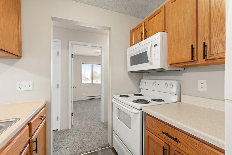 More Photos Of 100-112 5th Ave NW, Altoona Apartments For Sale