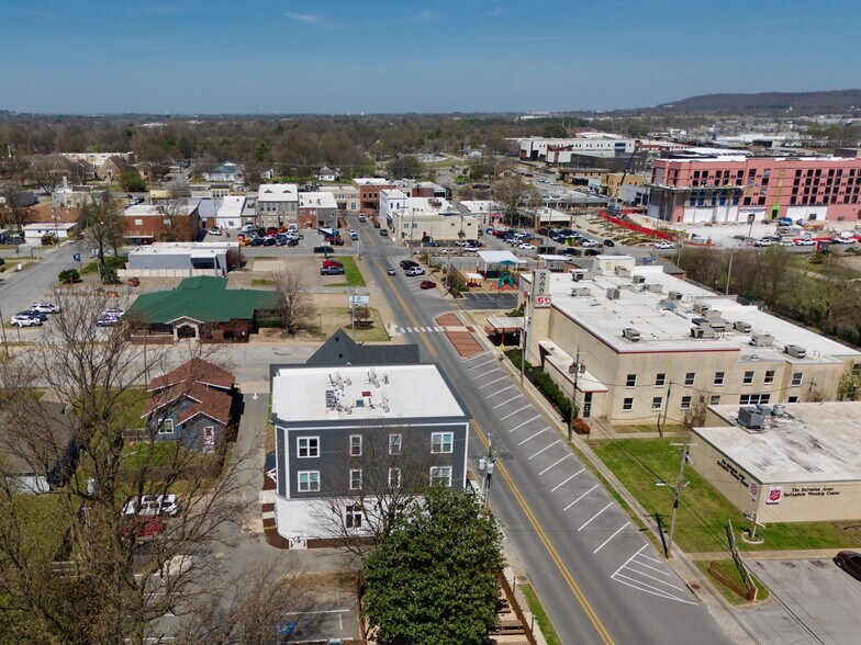 More Photos Of 310 Holcomb St, Springdale General Retail For Lease