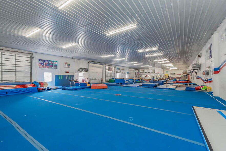 More Photos Of 1013 SE Holbrook Ct, Port Saint Lucie Warehouse For Sale
