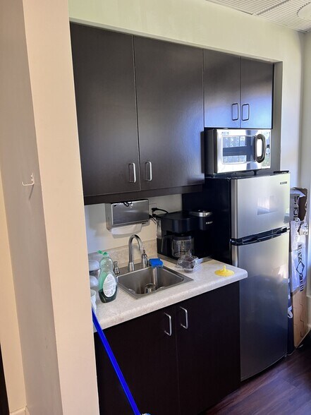 More Photos Of 44215 15th St W, Lancaster Medical For Lease