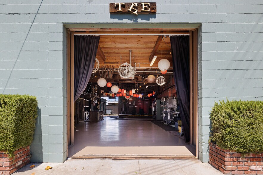 More Photos Of 1006 N Idaho St, San Mateo Service For Sale