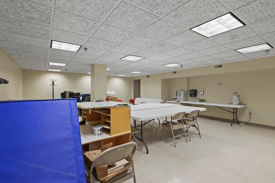 More Photos Of 1631 Main St, Niagara Falls Industrial For Sale