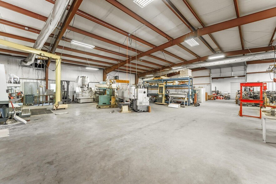 More Photos Of 12182 Peach Orchard Rd, Bentonville Warehouse For Sale