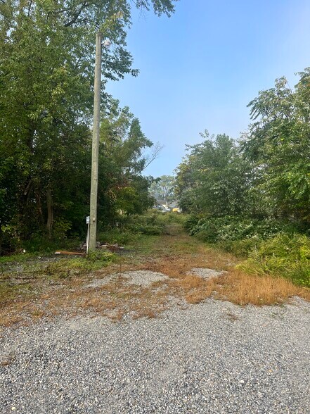 More Photos Of 45 E Bacon St, Pottsville Light Distribution For Lease