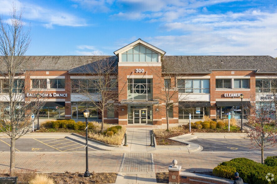 More Photos Of 300 Village Green Dr, Lincolnshire Office For Lease