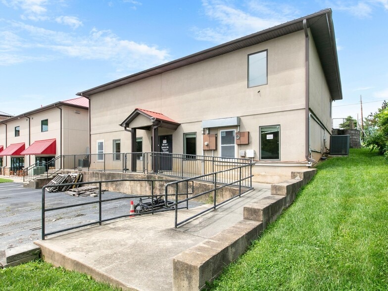 More Photos Of 2690 Hendersonville Rd, Fletcher Medical For Lease