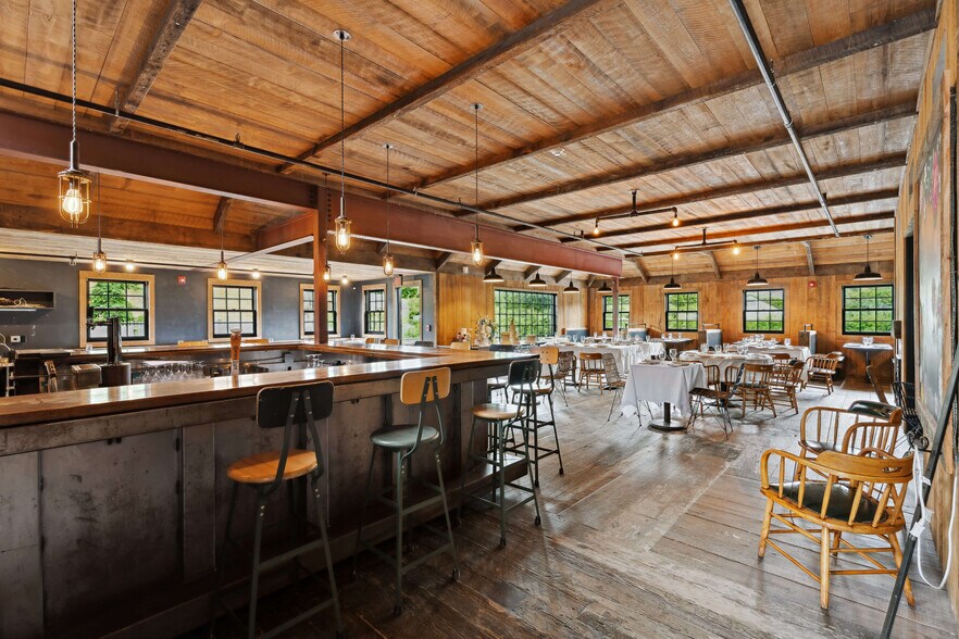 More Photos Of 203 Bridgehampton Tpke, Bridgehampton Restaurant For Lease
