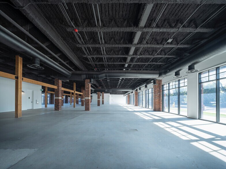 More Photos Of 2650 St Clair Av W, Toronto Freestanding For Sale