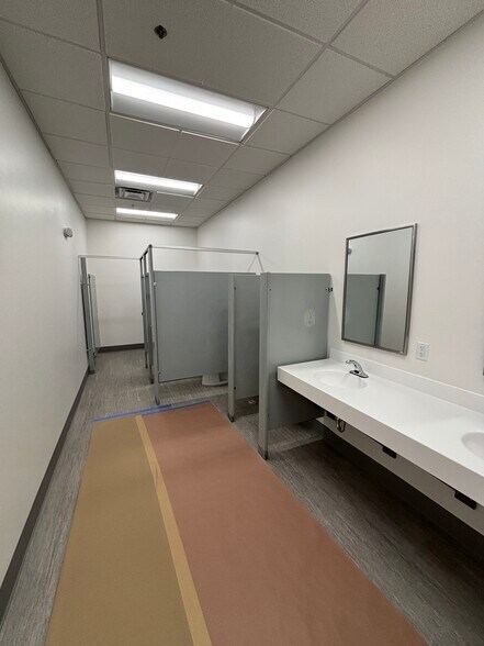 More Photos Of 3650 Brookham Dr, Columbus Warehouse For Lease