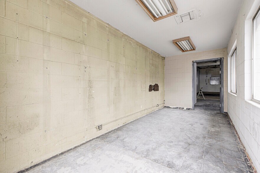 More Photos Of 9110 Dice Rd, Santa Fe Springs Warehouse For Sale