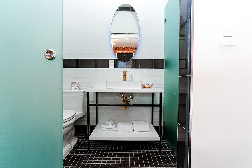 More Photos Of 3206 W 8th St, Los Angeles Hotel For Sale