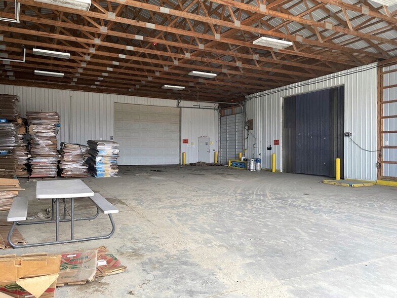More Photos Of 15313 Bryce Rd, Mussey Warehouse For Lease