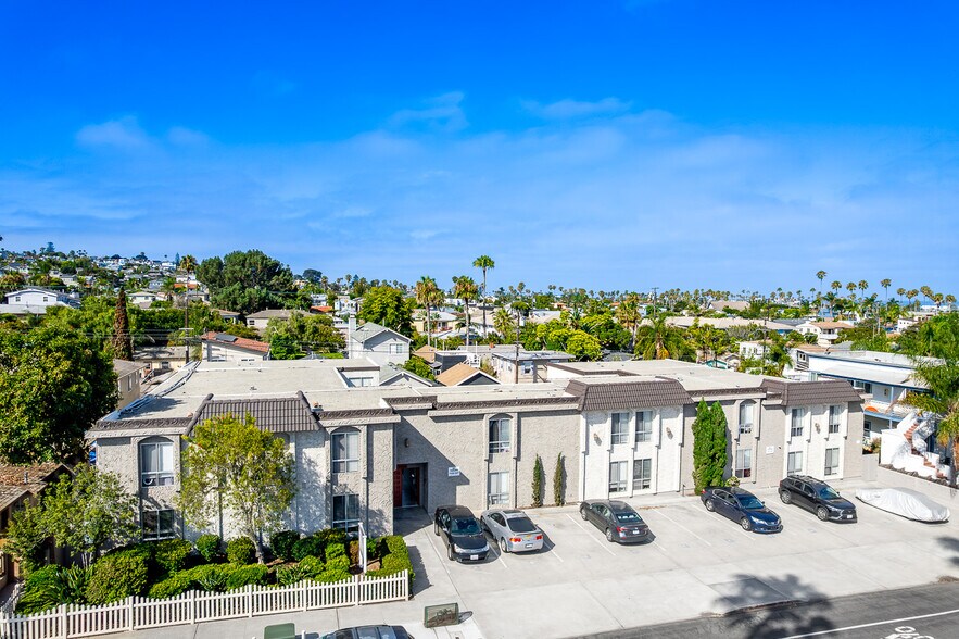 Primary Photo Of 4649 Voltaire St, San Diego Apartments For Sale