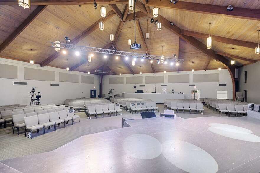 More Photos Of 310 Coles Ferry Pike, Lebanon Religious Facility For Sale