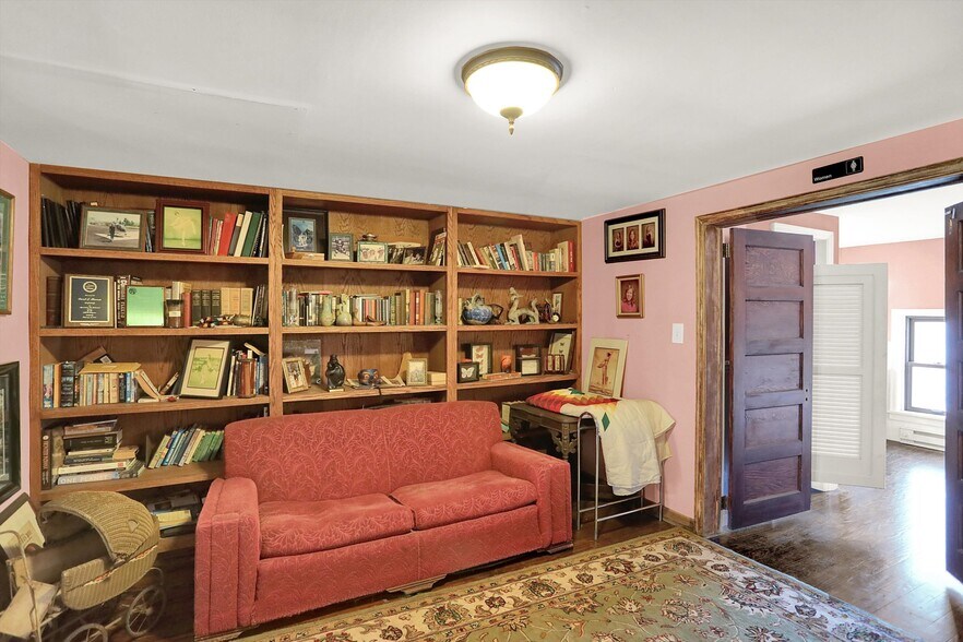 More Photos Of 111 S Walnut St, Edinburgh Theater Concert Hall For Sale