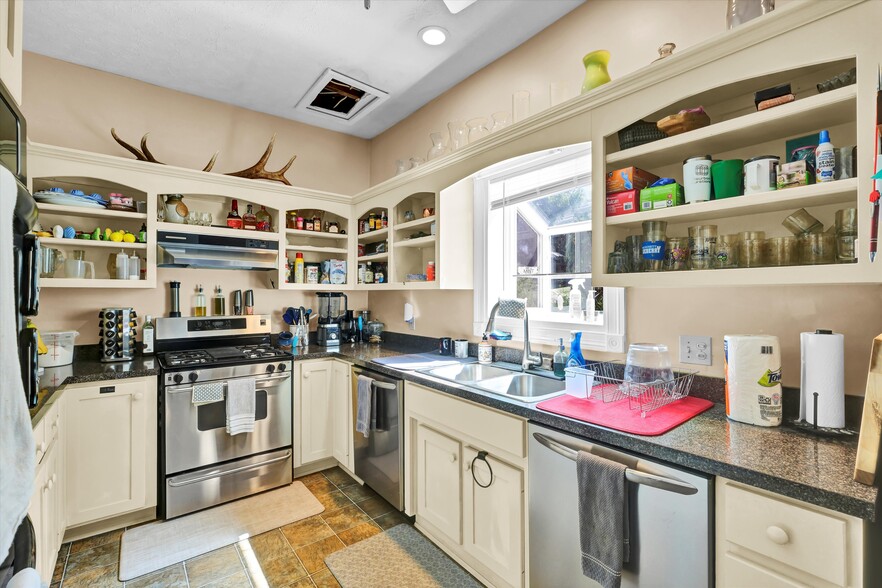 More Photos Of 110 Holy Cross Rd, Loretto Hospitality For Sale