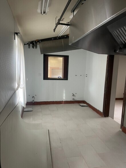 More Photos Of 3051 Adeline St, Berkeley Freestanding For Lease