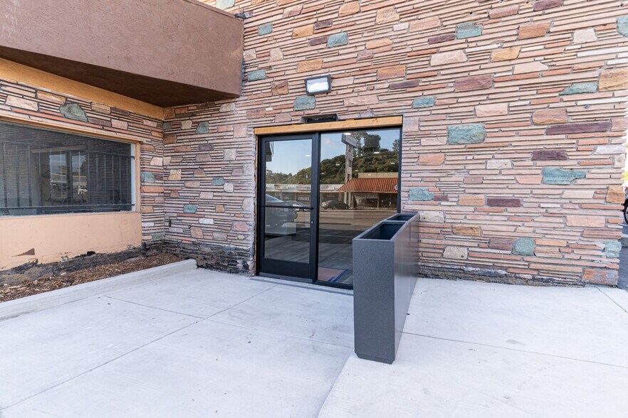 More Photos Of 6172-6196 University Ave, San Diego Unknown For Lease