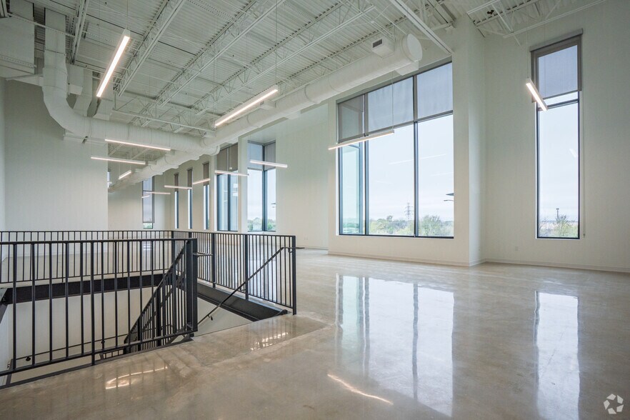 More Photos Of 2200-2300 SE Loop 820 Hwy, Fort Worth Unknown For Lease