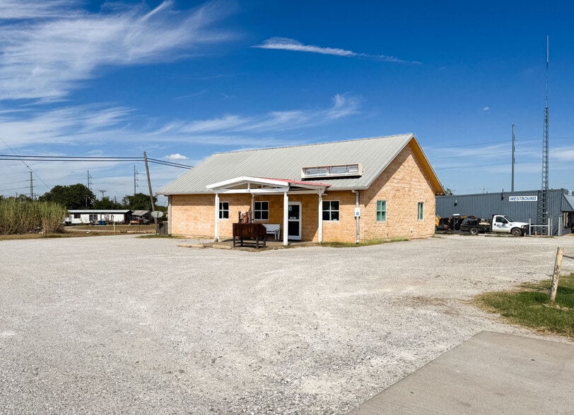 More Photos Of 115 E 8th St, Cisco Restaurant For Sale