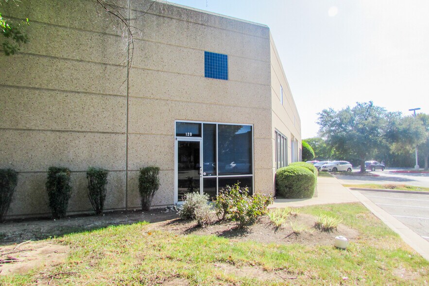 More Photos Of 9229 Waterford Centre Blvd, Austin Unknown For Lease