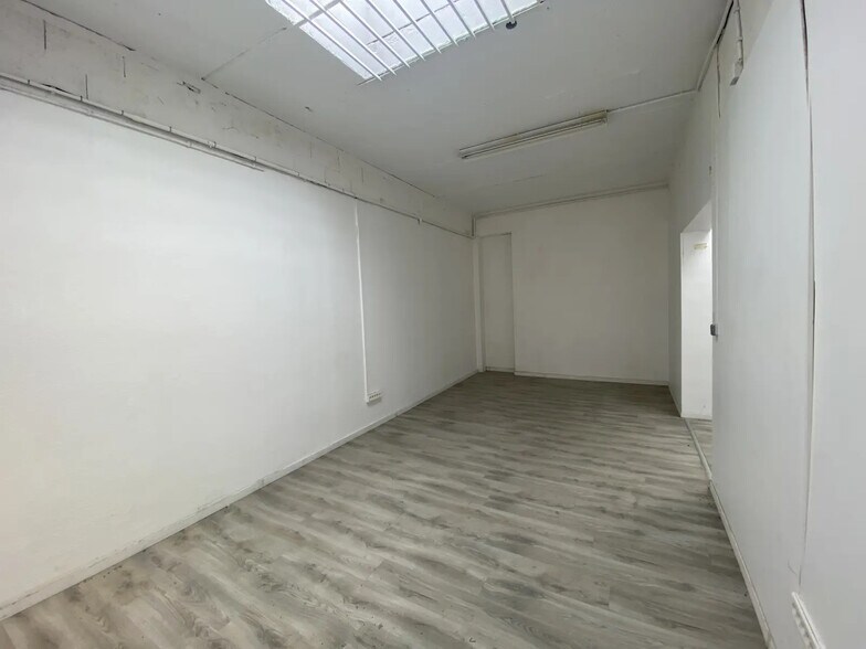 More Photos Of 10 Avenue Des Trois Cardinaux, Bordeaux Flex For Lease