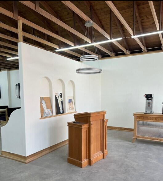 More Photos Of 241 W Eastland St, Gallatin Storefront For Sale