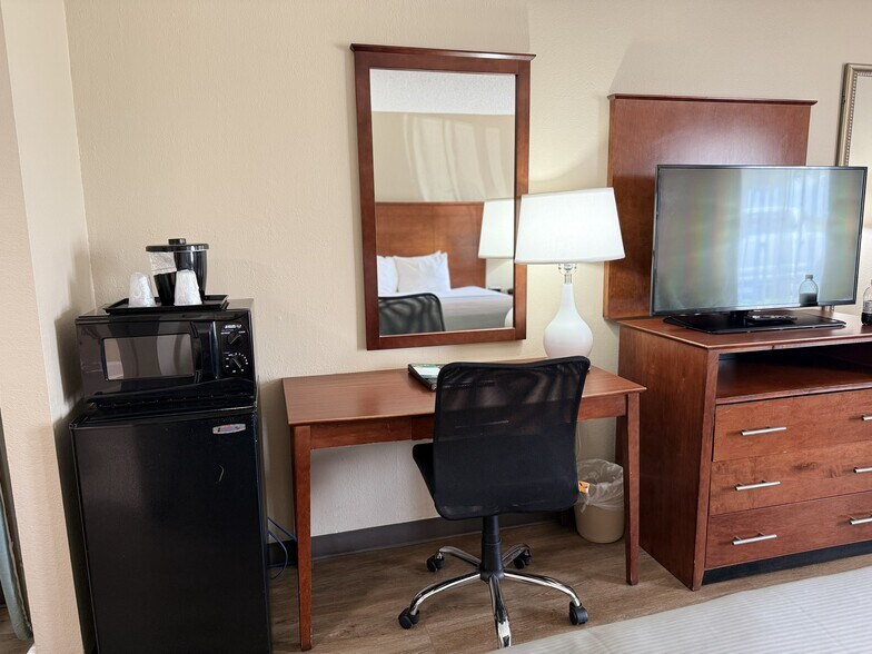 More Photos Of 1520 E Main St, Blytheville Hotel For Sale