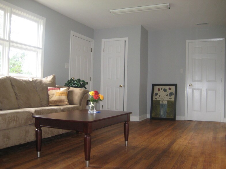 More Photos Of 3112 N Parham Rd, Richmond Medical For Lease