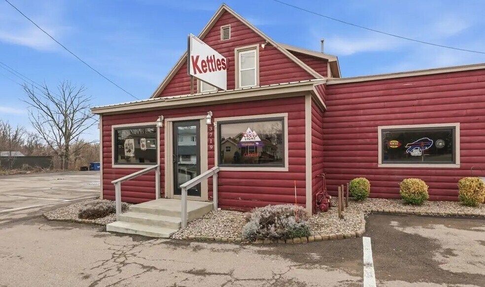 Primary Photo Of 3719 Abbott Rd, Orchard Park Restaurant For Sale