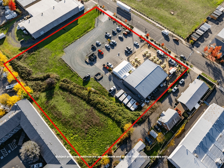 More Photos Of 1863 NW Washington Blvd, Grants Pass General Retail For Sale